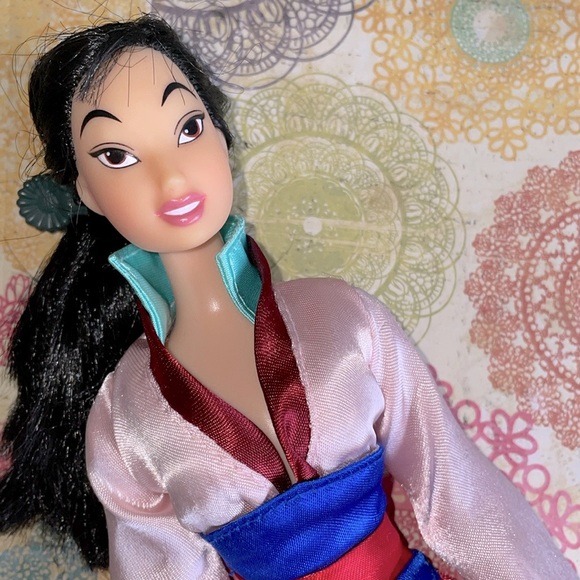 Disney Mulan Vintage Exclusive Barbie Doll - Picture 2 of 3
